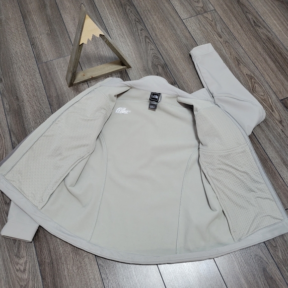 SOLD ---- NWOT The North Face Soft Shell Zip Up Jacket (S) - Picture 15 of 15